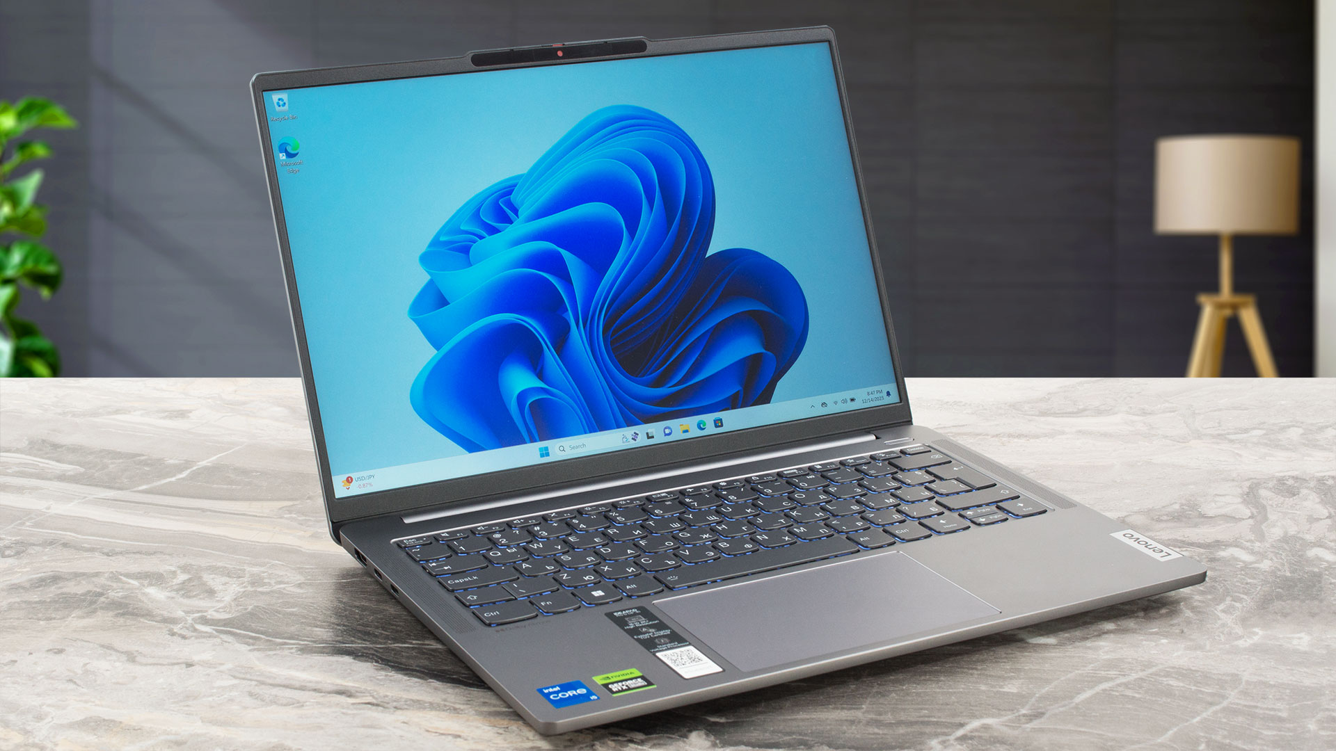 Lenovo IdeaPad Pro 5i (14, Gen 8) review - its cooling and display