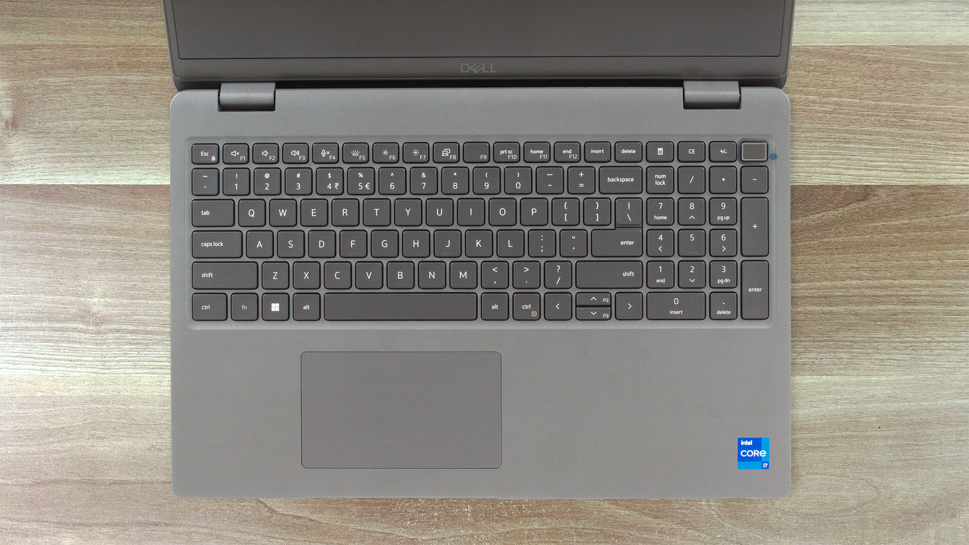 Dell Latitude 15 3540 レビュー - デザイナーには最悪だが、オフィス