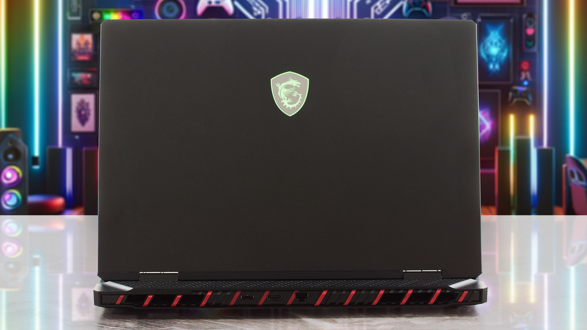 MSI Raider A18 HX A9W レビュー - 宇宙のパワー、巨大な価格 (RTX