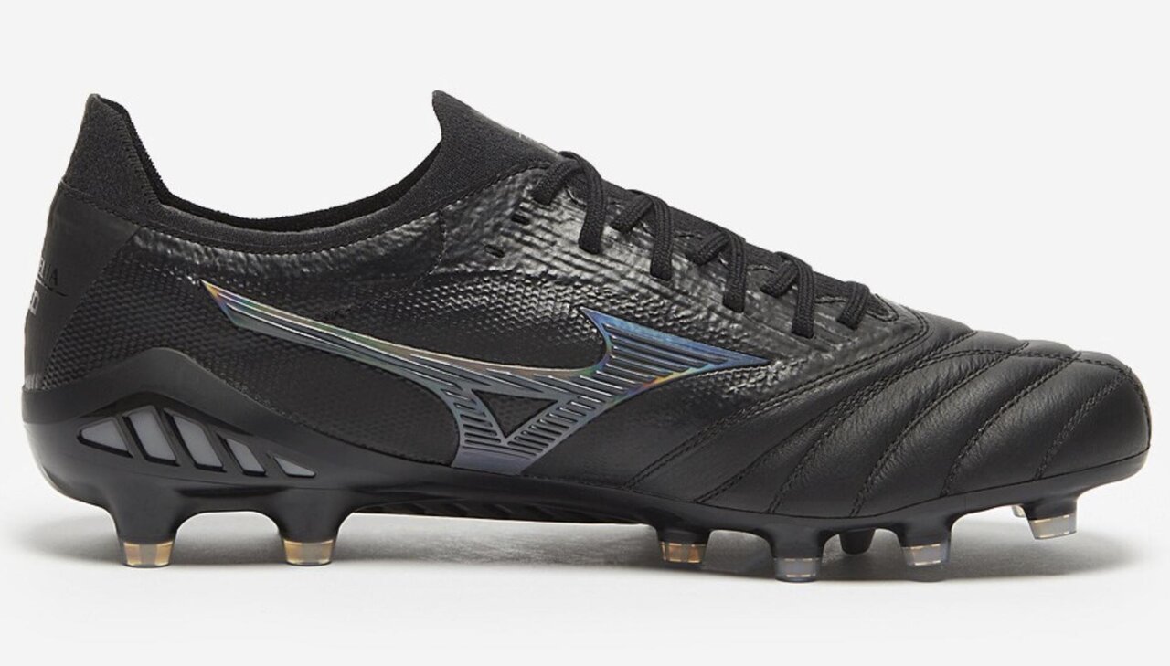 ミズノ「モレリアネオ3」と「モレリア2」に黒の海外限定カラーが登場