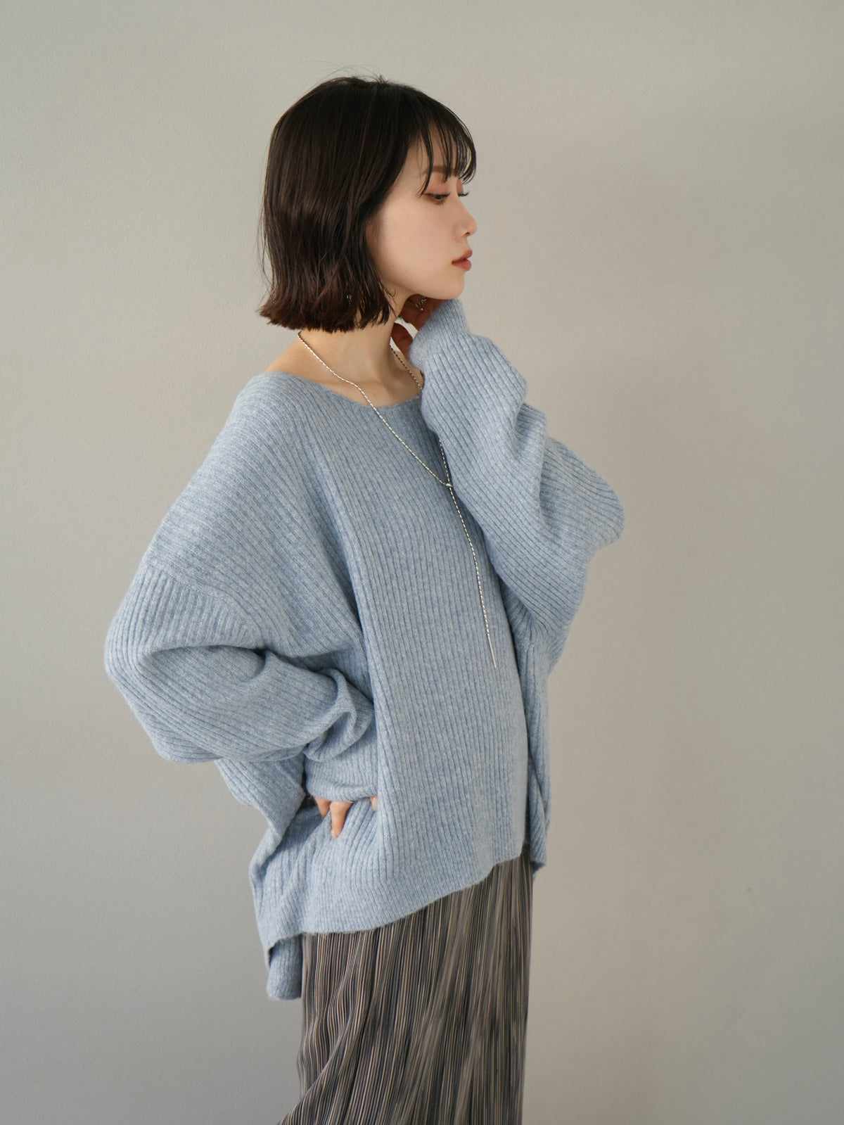 予約]バックオープンリブ編みニット/ブルー – Lumier