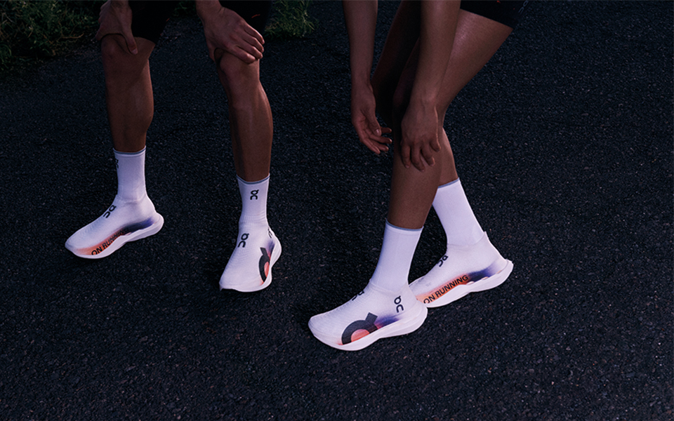 On】超軽量・シームレス・シューレー ス不要「Cloudboom Strike LS