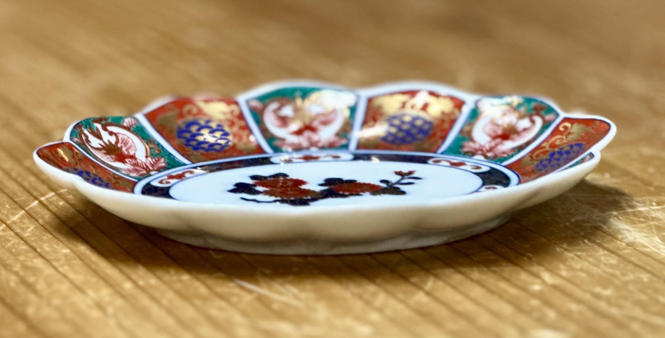 Amazon | 林九郎窯 古伊万里 様式 金彩間取菊紋 楕円皿 取皿 波佐見焼