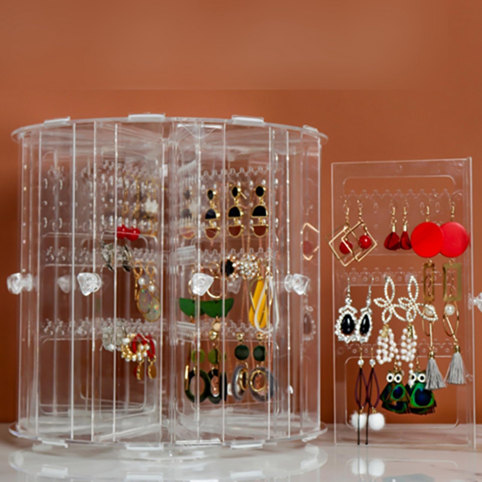 Amazon｜ジュエリー収納 ディスプレイ 透明蓋 360度回転可能 円筒型
