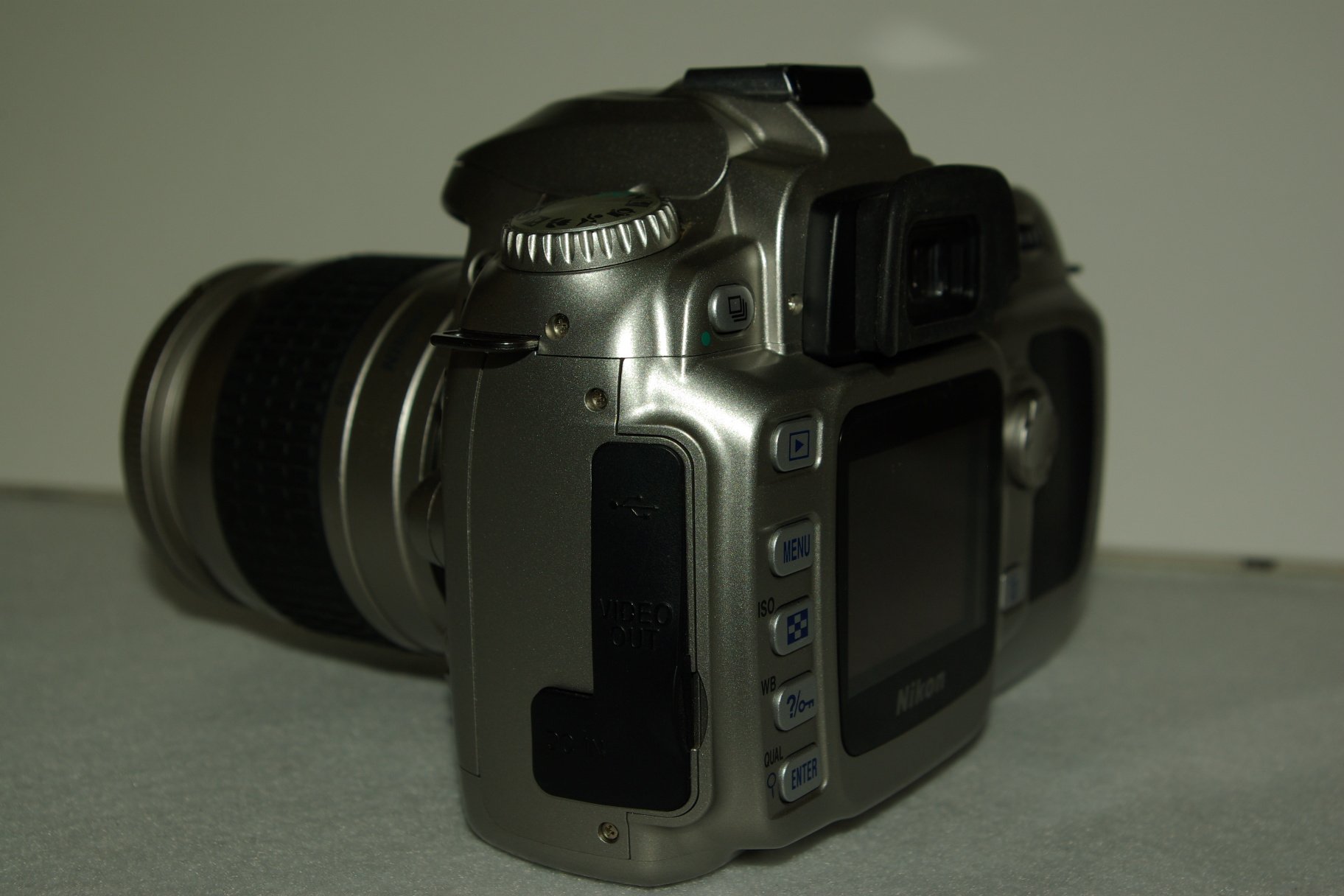 Amazon | Nikon D50 シルバー デジタル一眼レフカメラ レンズキット