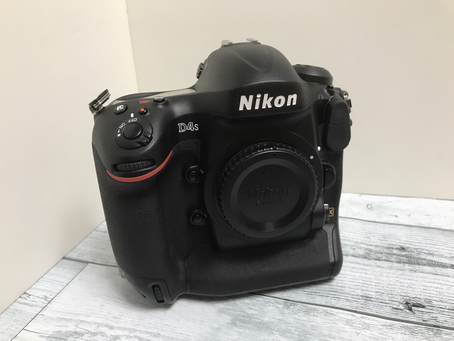 Amazon | Nikon デジタル一眼レフカメラ D4Sボディー D4S | デジタル