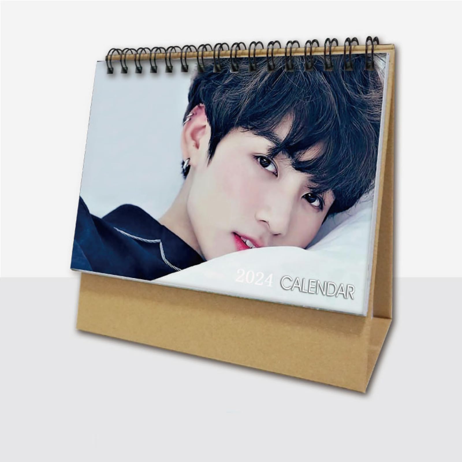Amazon.co.jp: Bts ジョングク グッズ 写真集 2026年度 卓上カレンダー