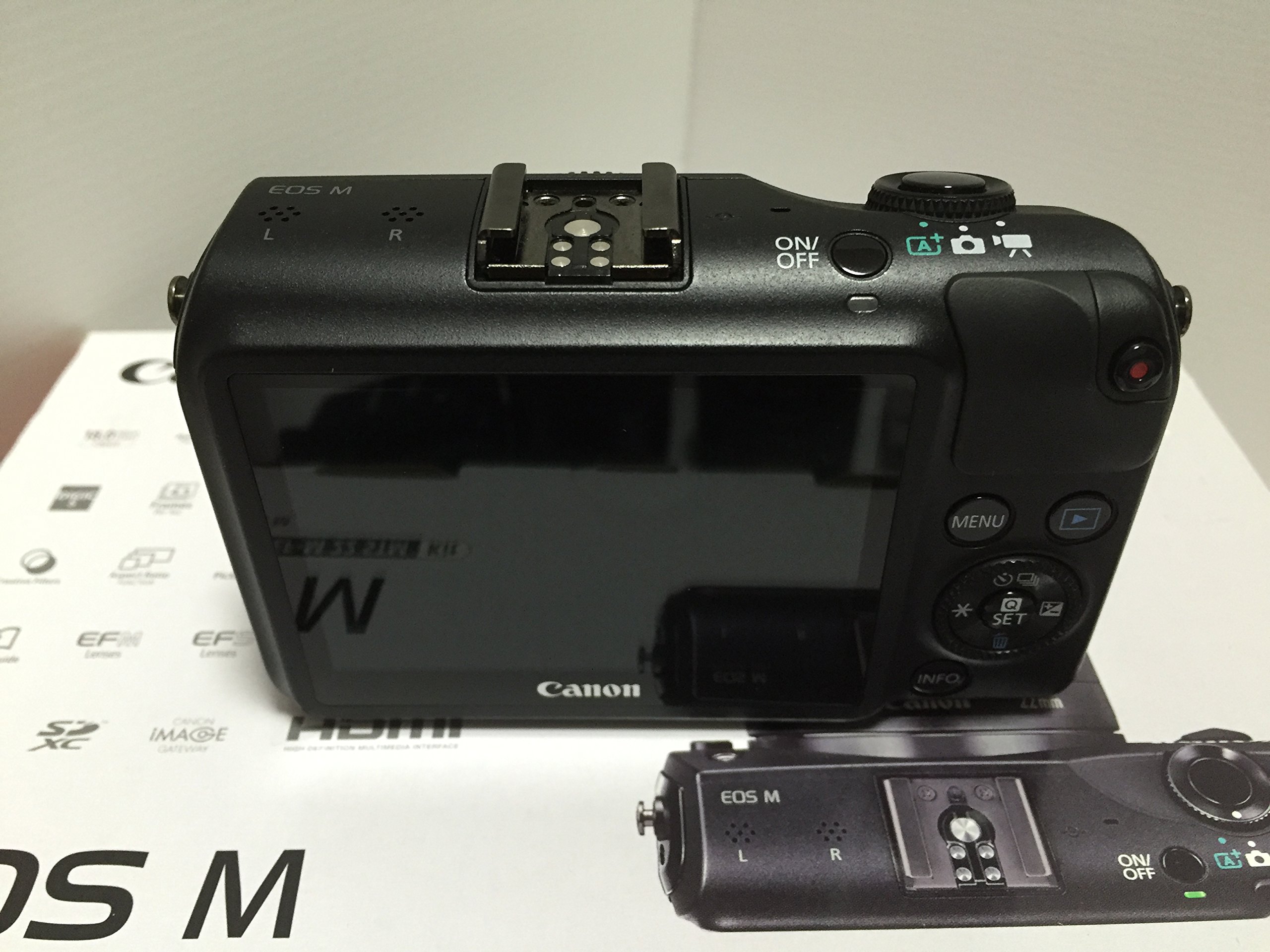 Amazon | Canon ミラーレス一眼カメラ EOS M ダブルレンズキット EF