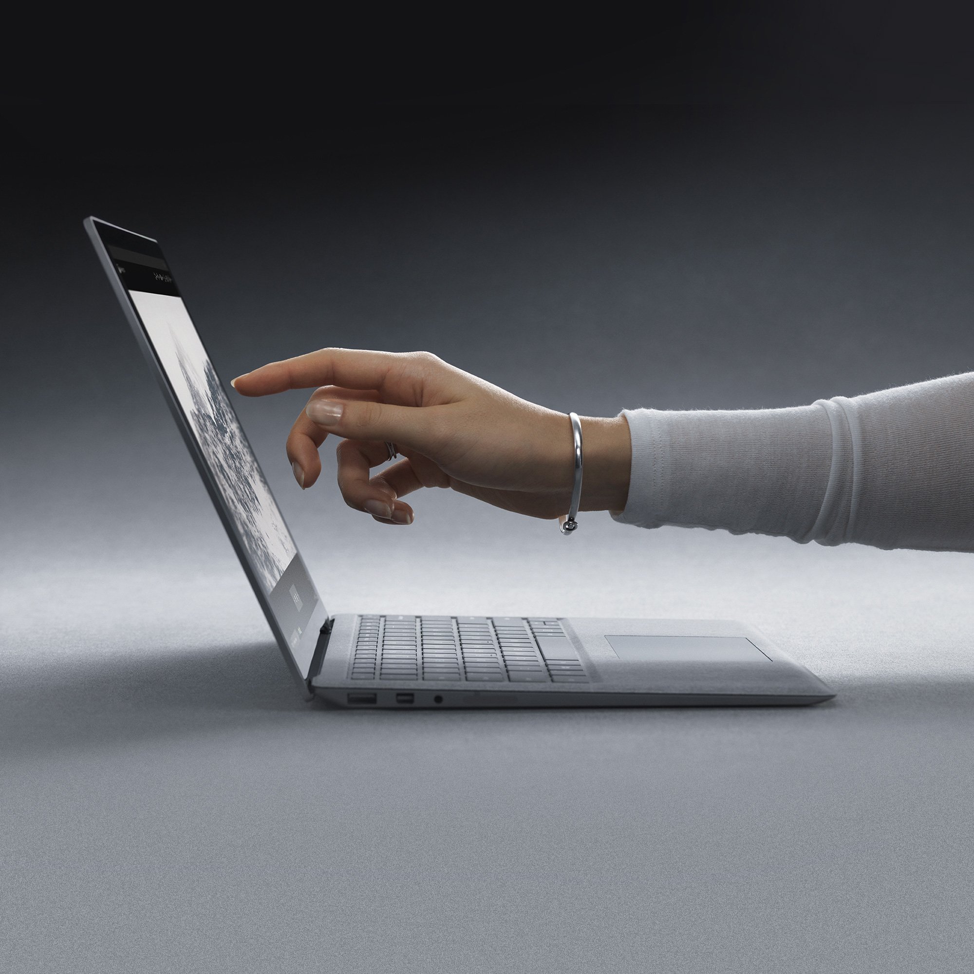 Amazon.co.jp: マイクロソフト Surface Laptop [サーフェス ラップ
