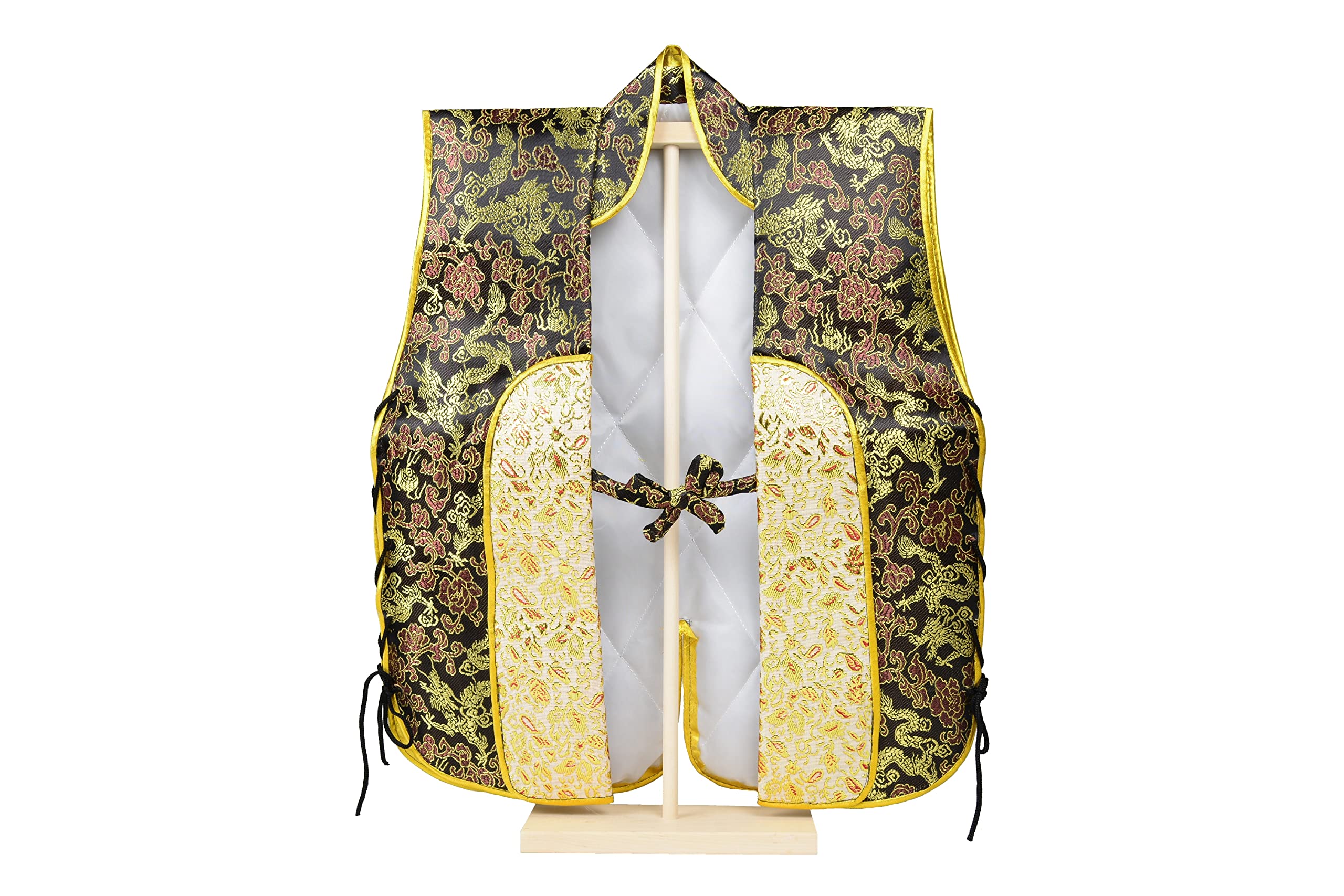 Amazon | 五月人形 陣羽織 金襴 烏帽子ハチマキ付 飾り台付セット (D