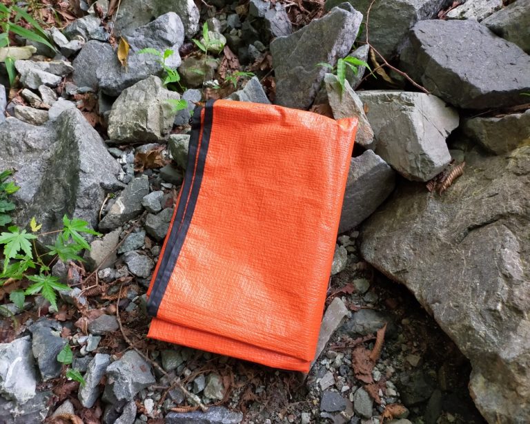 10年使ったレビュー！オールウェザーブランケットはアウトドアで頼れる