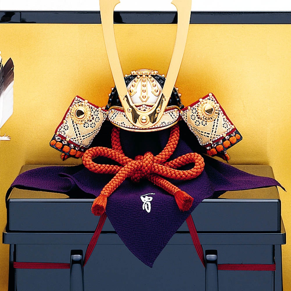 五月人形 真多呂人形作 兜飾り 加藤一胄作 二分の一四方白 長鍬 兜飾り