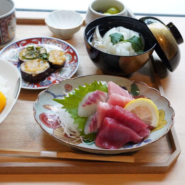 波佐見焼 古伊万里菊紋 楕円皿 ｜ 四季折々のおしゃれな和食器通販