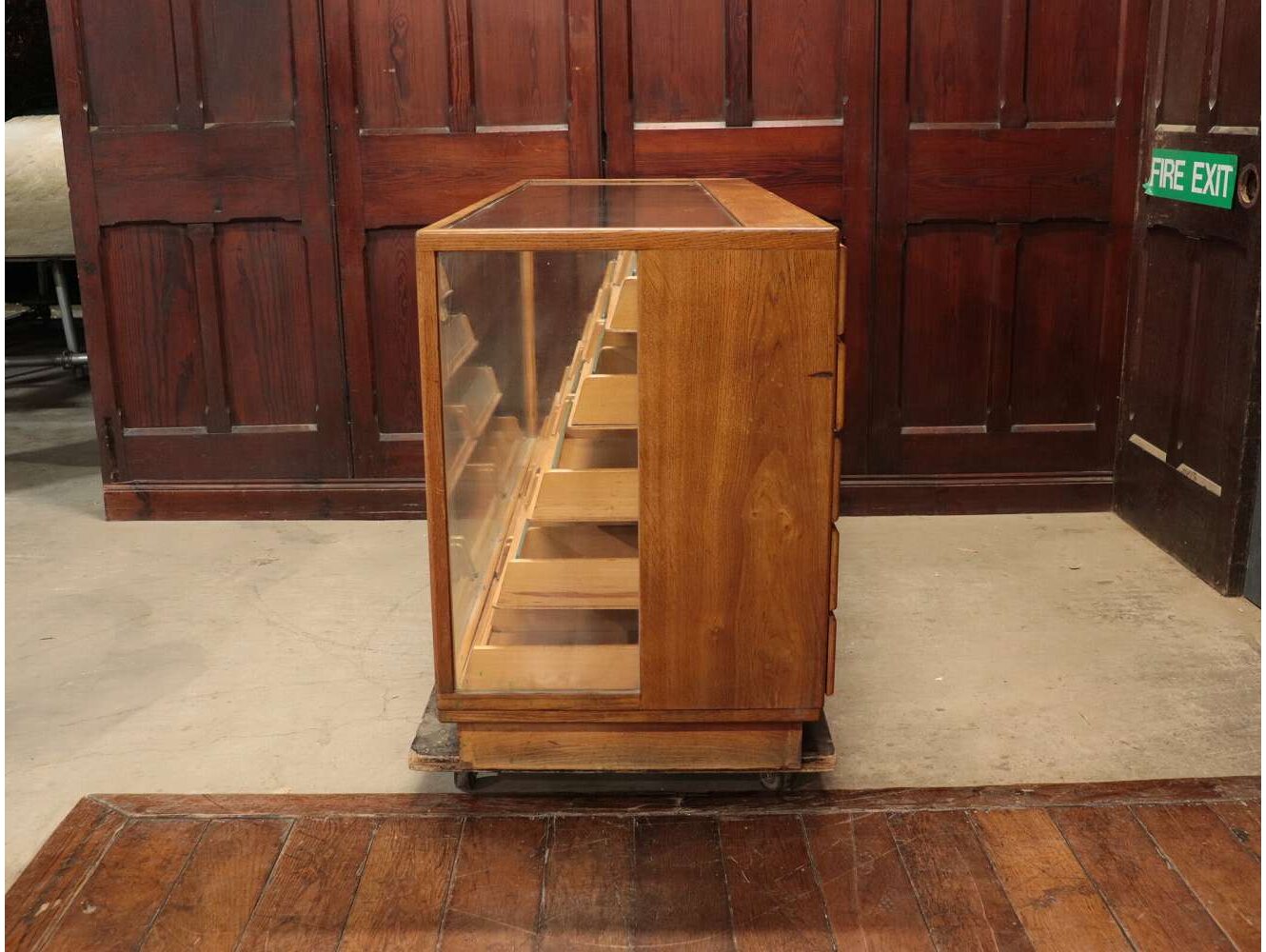 シャツケース | ショップファニチャー,ファッションストアファニチャー