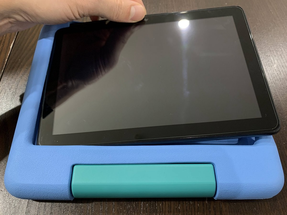 fire HD 8 キッズモデルに対する保護フィルムの貼り方 | 閃き作業ブログ