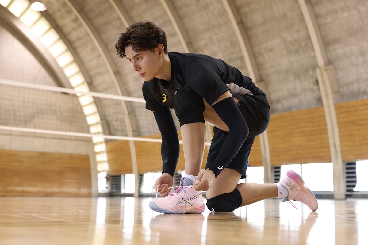 バレー髙橋藍選手がデザインコンセプトを企画 「アシックス」から