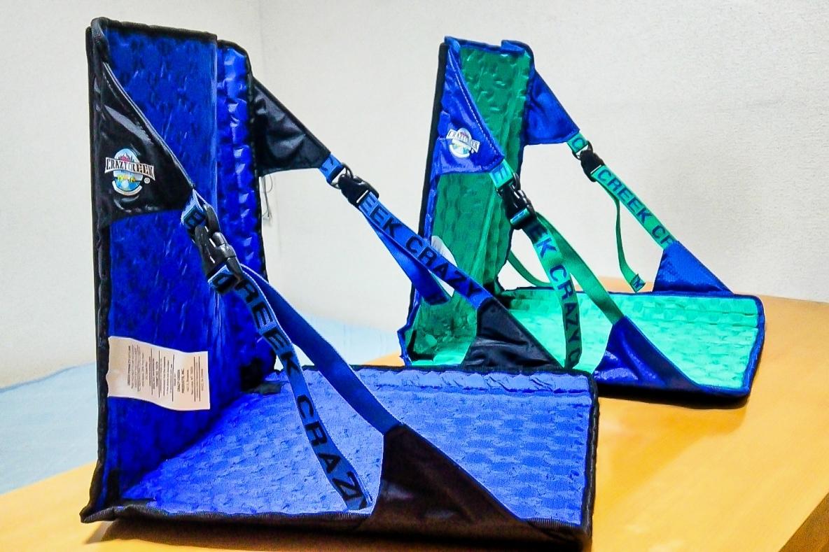 CRAZY CREEKのHEX2.0 オリジナルチェアはカーボンフレーム製で快適