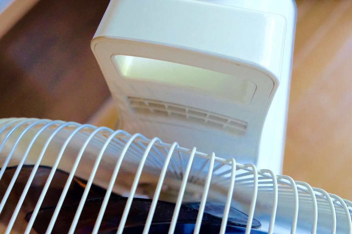 シャープのプラズマクラスター扇風機が大活躍！ 衣類の消臭もでき