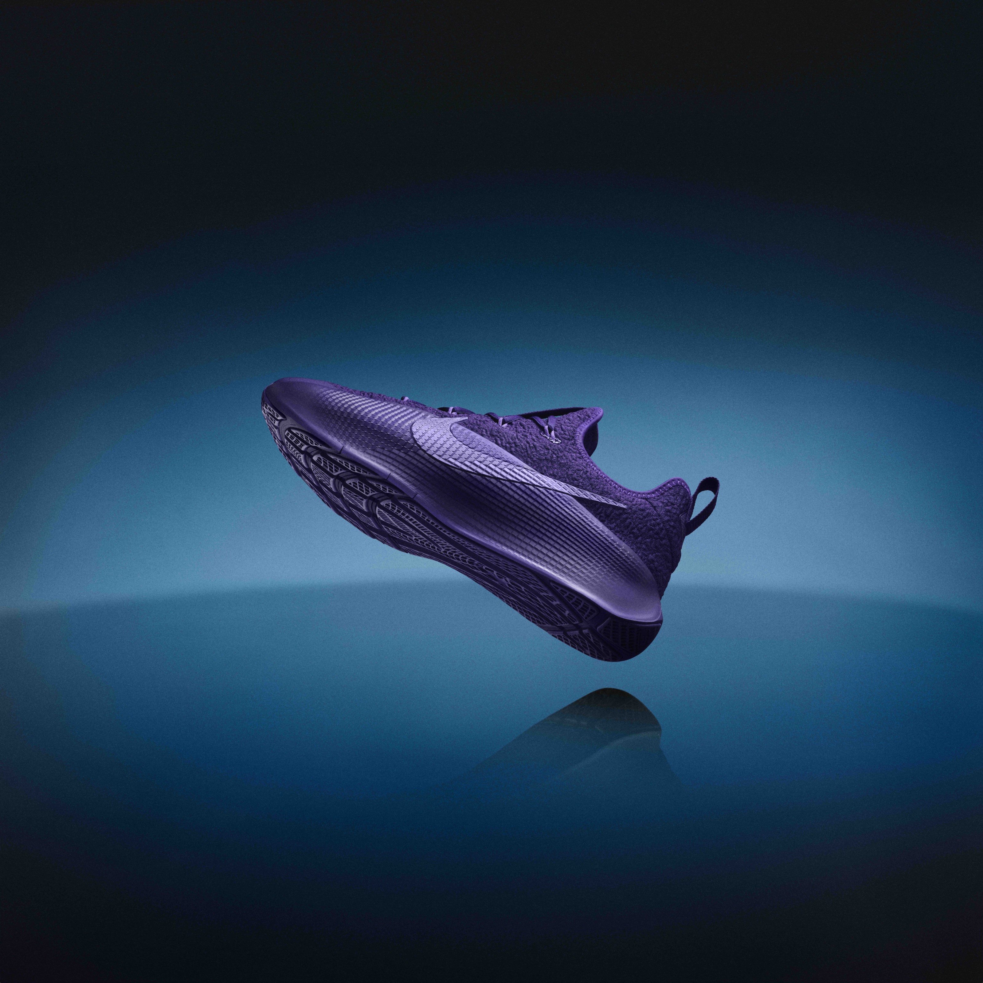 レブロン TR1が汎用性の高いトレーニング用シルエットで境界を超越