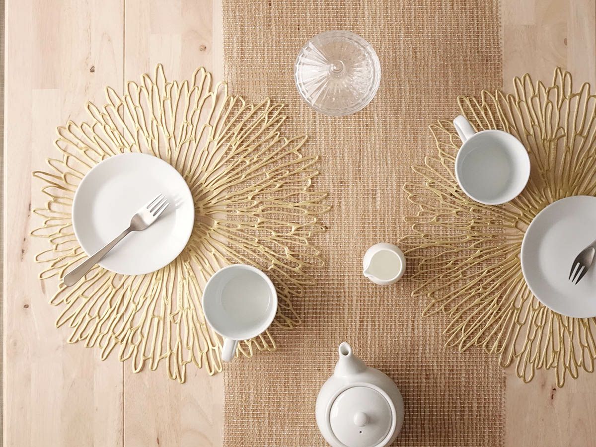 チルウィッチ ブルーム ランチョンマット｜大輪のゴールドの花