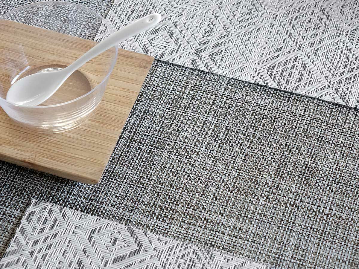 チルウィッチ テーブルランナー ライトグレイ シンプルな平織り