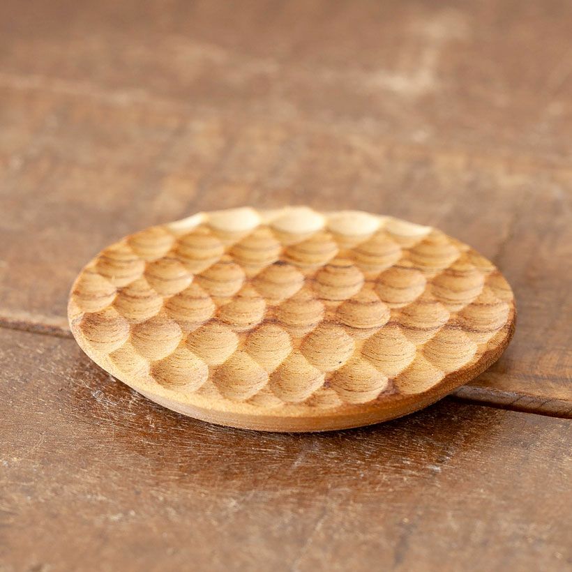 水受け皿の代用に！四角のおしゃれ木製コースター｜鉢植え植物に