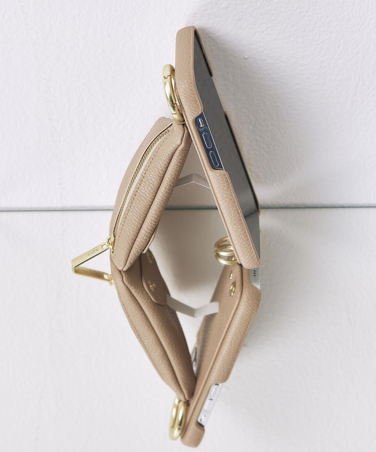 ajew/エジュー/別注【ひも付き】iPhone14・14Pro・15・15Pro | ROYAL