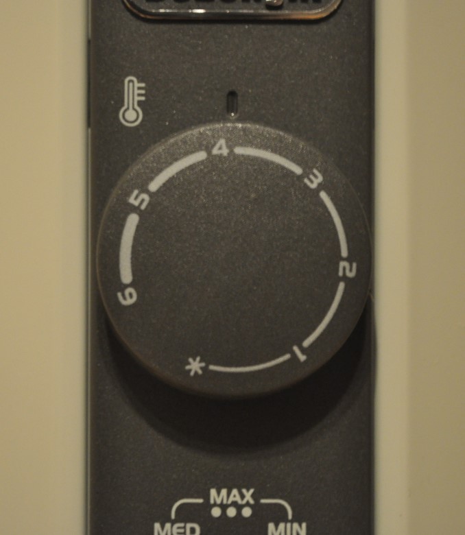 オイルヒーター】De'Longhi(デロンギ)『HJ0812』をレビュー【風なしで