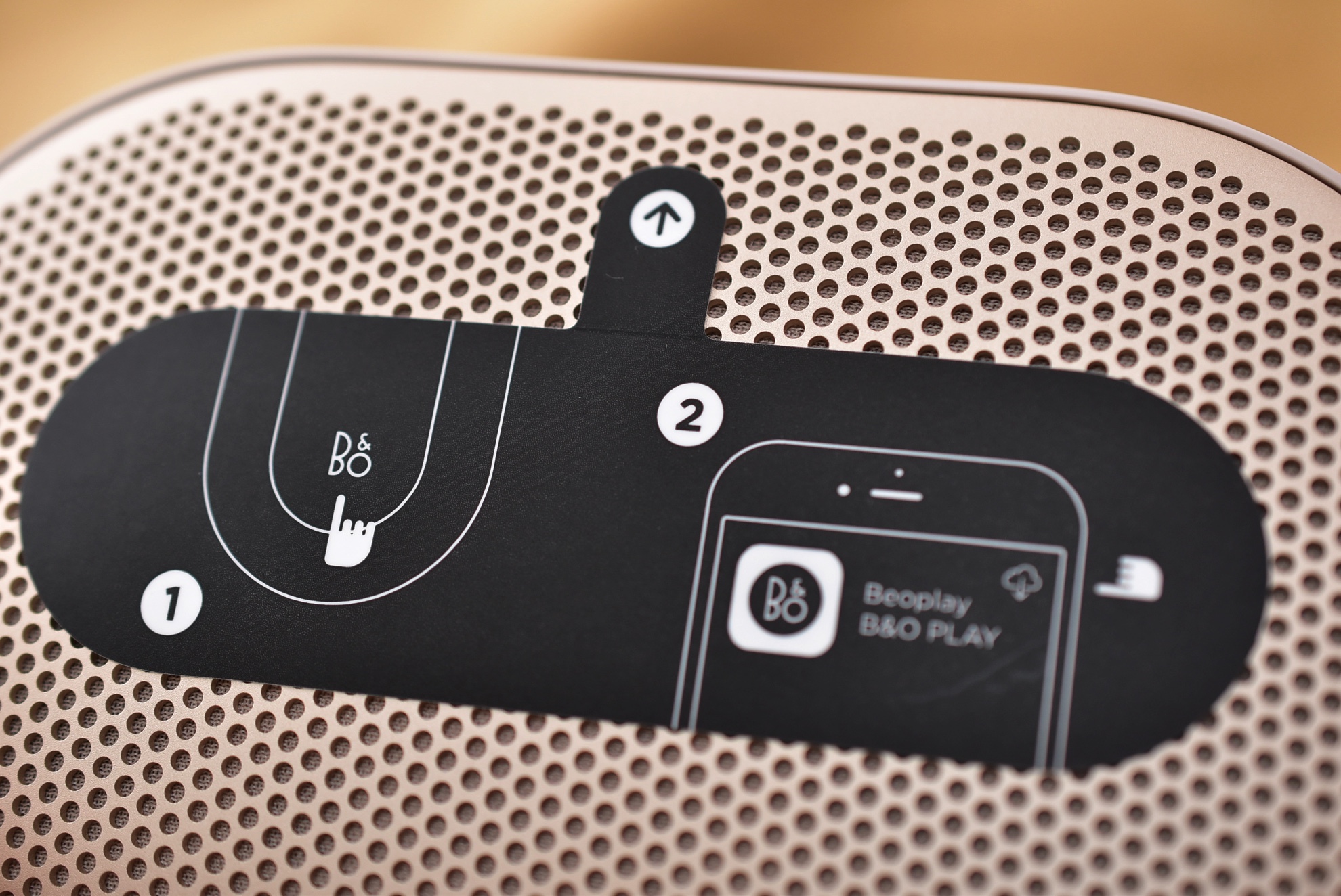 Beoplay P2 スピーカー レビュー。 超コンパクトなのに、上質な音を