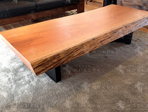 ローテーブルxボセ【福岡県 個人宅】時の経過と共に増していく色味