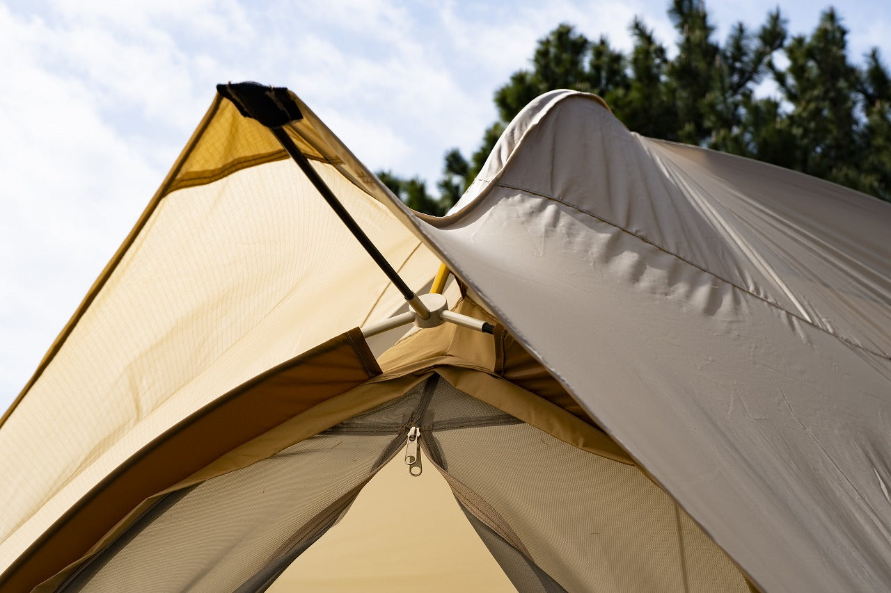 MOSS THE TRILLIUM - Freestanding Shelter | Three-Leaf Clover Shape