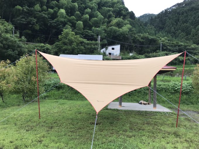 まるで鳥の羽ばたき！その姿が美しい「焚き火タープTCウィング