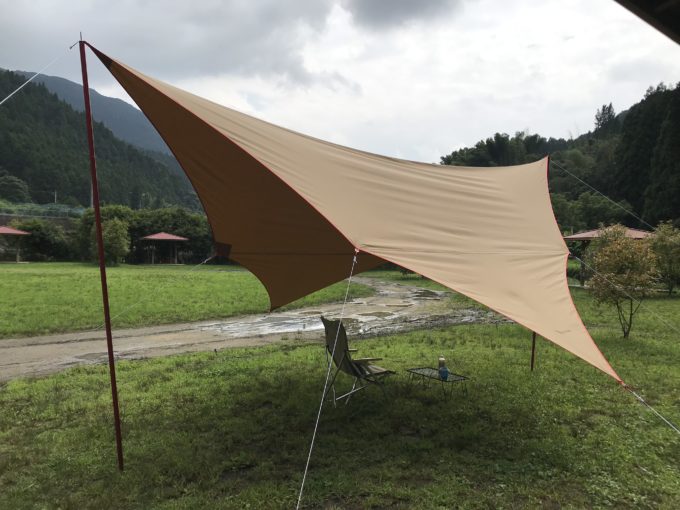 まるで鳥の羽ばたき！その姿が美しい「焚き火タープTCウィング