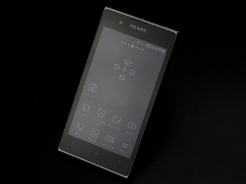 Android OS採用のコラボスマートフォン「PRADA phone by LG L-02D」を