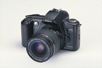 気になる裏側を取材! - 人気のミラーレスカメラ「EOS Kiss M」開発者