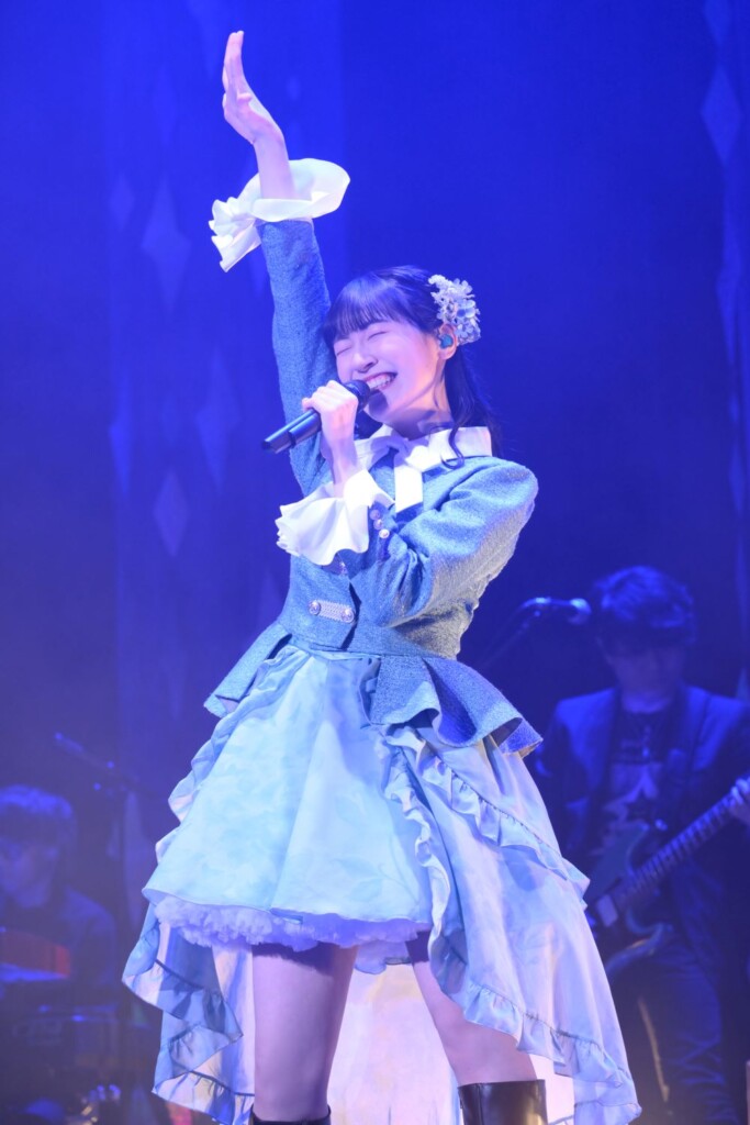 前島亜美 初の生バンドを迎えた2ndワンマンで全16曲を熱演／公演の模様