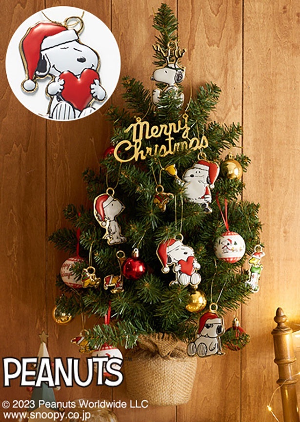 スヌーピーの壁掛けクリスマスツリーが優秀！省スペースでかわいく