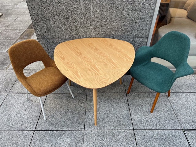 ダイニングテーブルのご紹介】大人気！三角形のダイニングテーブル