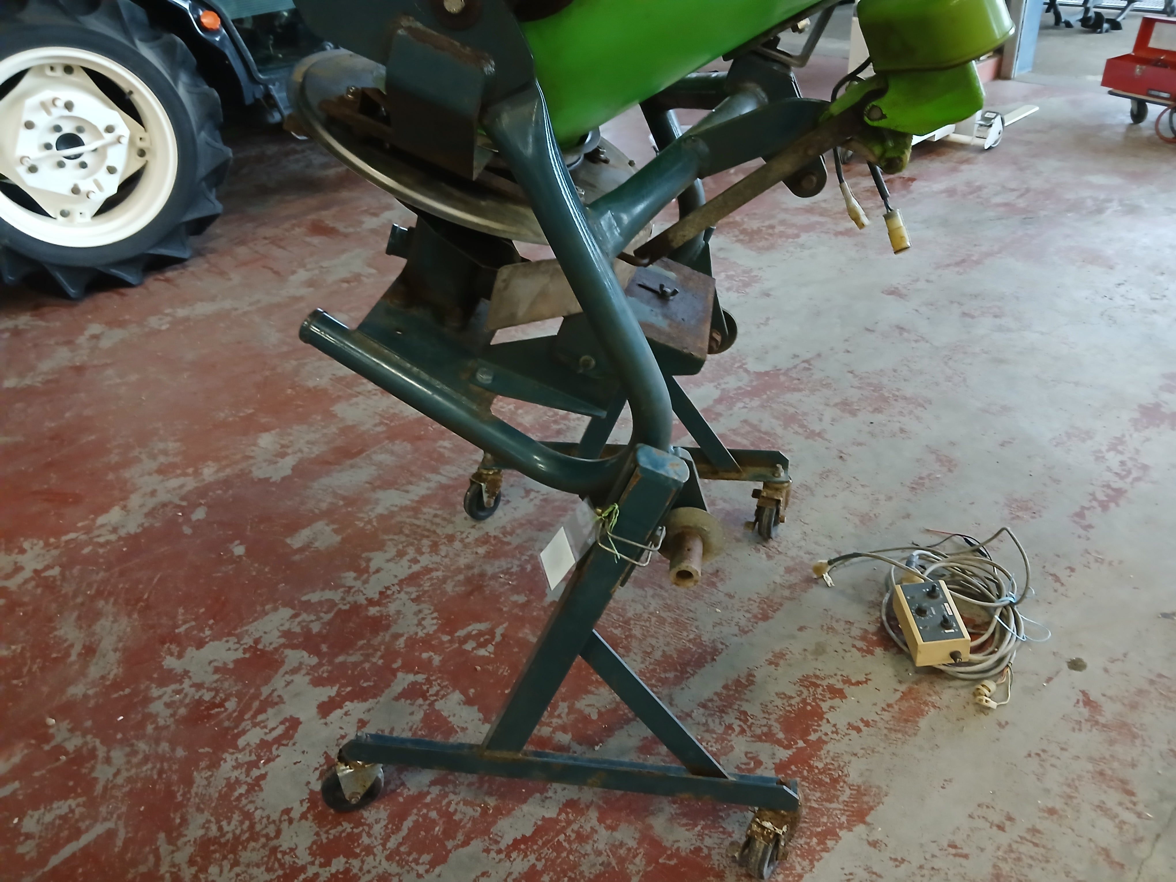 ニプロ 中古 ブロードキャスター MC07 スピナー式 電動開閉 【宮城2610