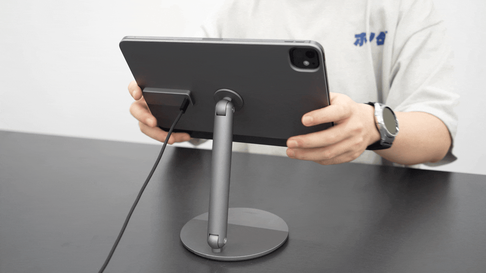 iPadのためにデザインされたスマートワイヤレス充電スタンド「REDBEAN