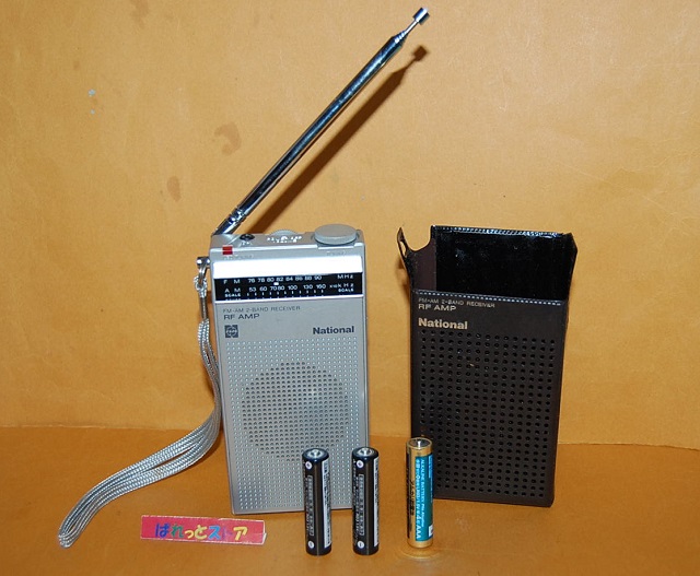 松下電器・NATIONAL model RF-566 Two Band FM/AM Portable Battery 2