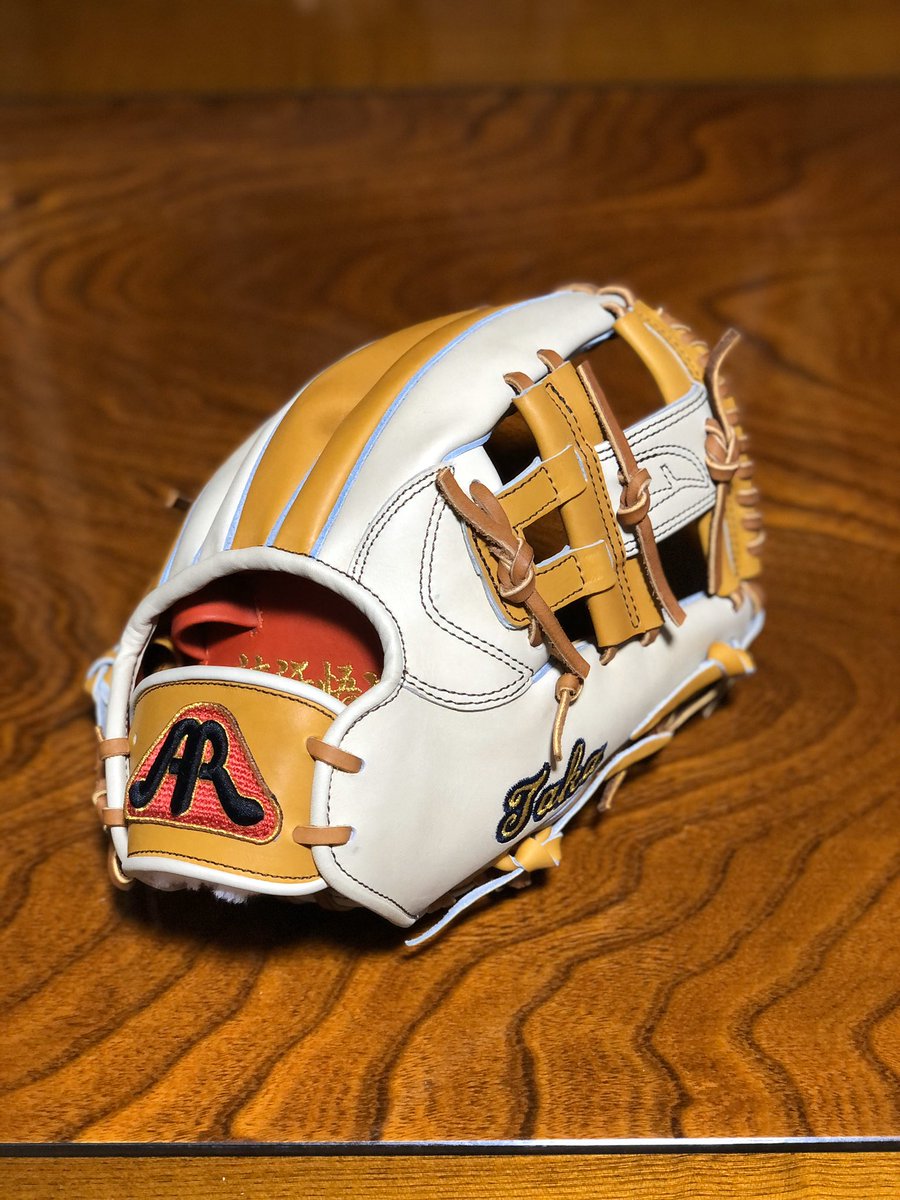 アントラーのオーダーグラブ届きました。昔ながらの堅牢な造りのグラブ