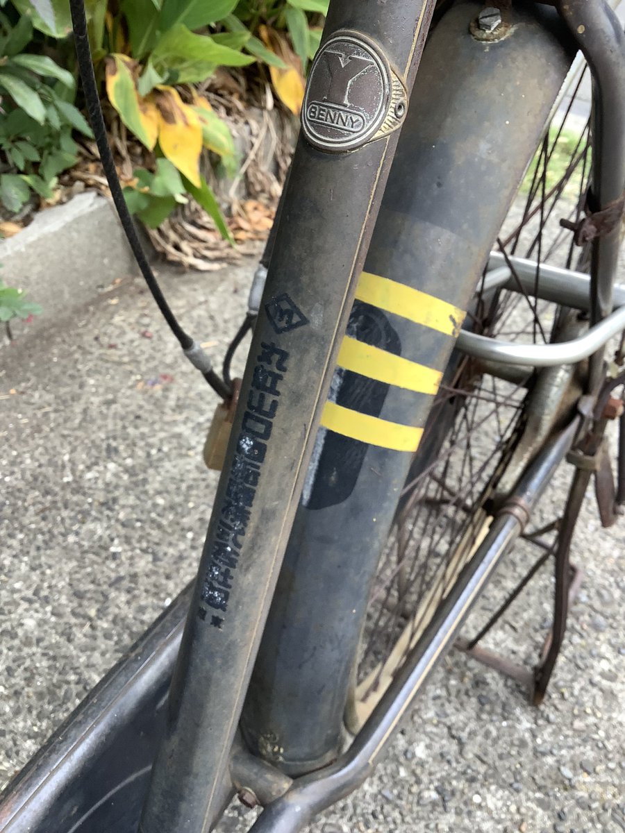 蓮月の入り口にずっと置いてある自転車。 山口自転車の山口ベニー号