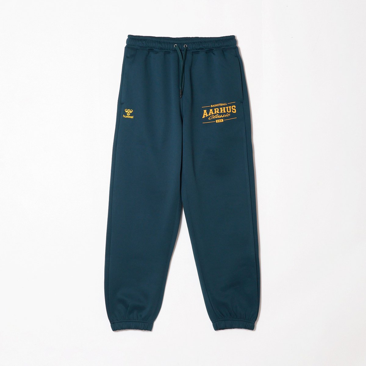 記者会見室でもちょっとした話題になったパーカー、3色展開で