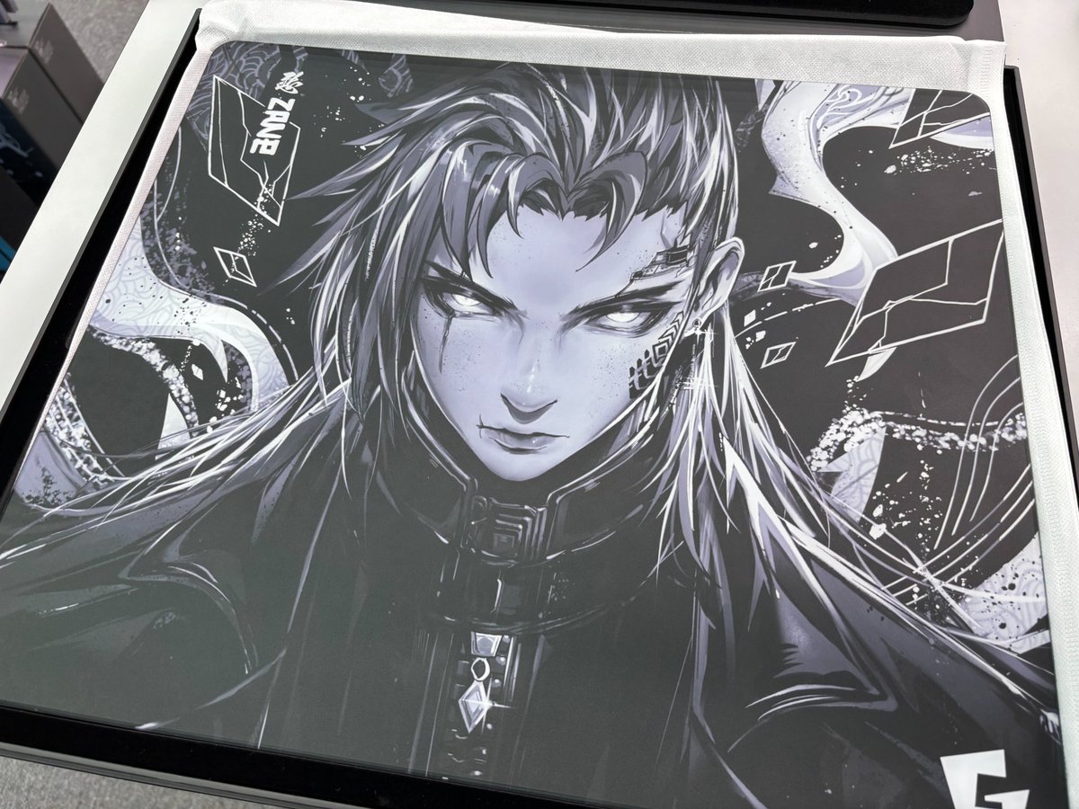 📣＼新製品展示開始‼️／ #GLSSWRKS ✨Zane Premium Glass Mousepad
