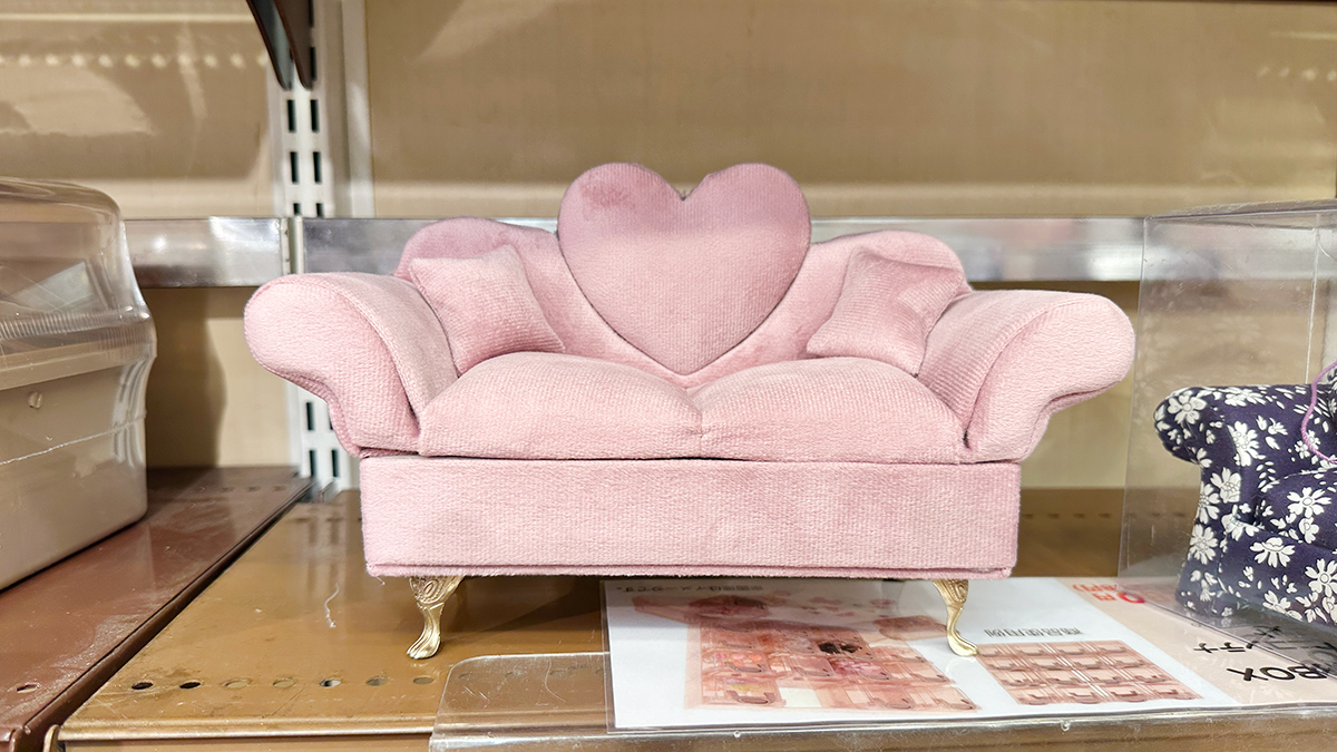 ユザワヤ御徒町店だとハートのソファが売り切れ…泣 かわりにカラフルな