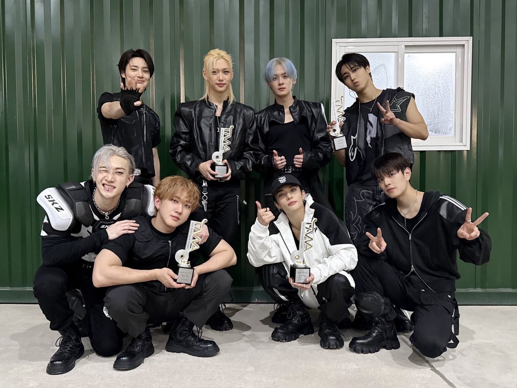 SKZ-DIARY] 🤍THE FACT MUSIC AWARDS🖤 4つの大きな賞でスキズに力を