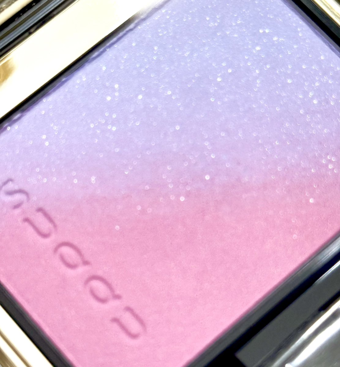 SUQQUのチーク113 冬織 (FUYUORI)、恋に落ちる可愛さ