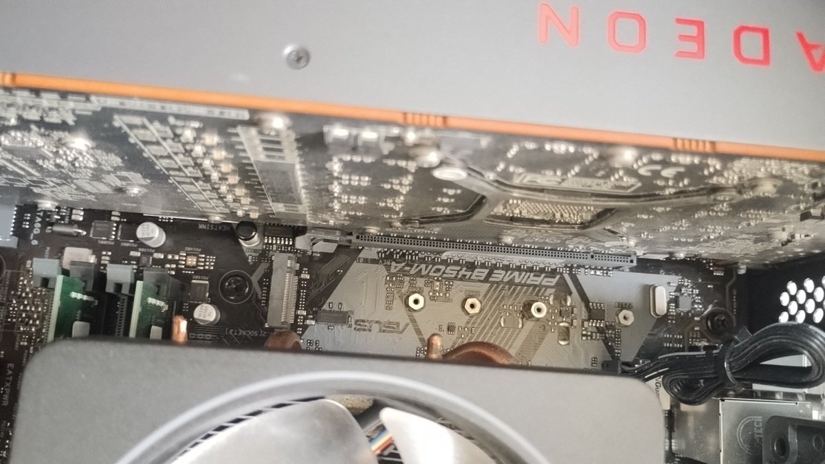 G-Tuneの構成をみると Ryzen7-3700X WraithPrism RGBクーラー ASUS