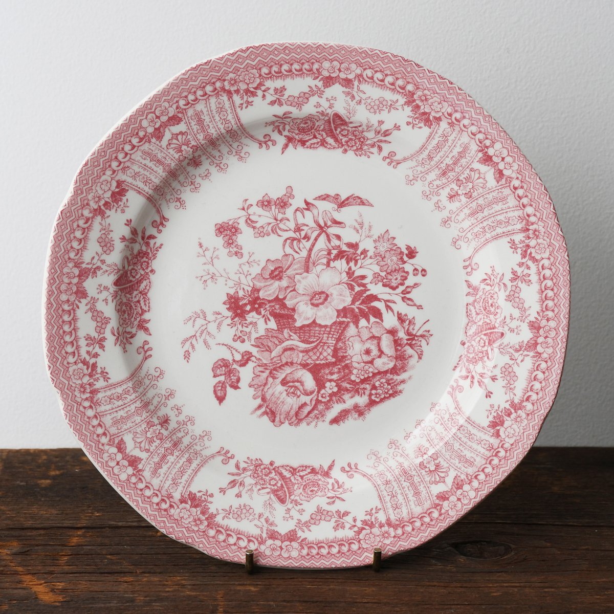 バーレイ ピンクフローラ は、 1840年頃のデザインを復刻した